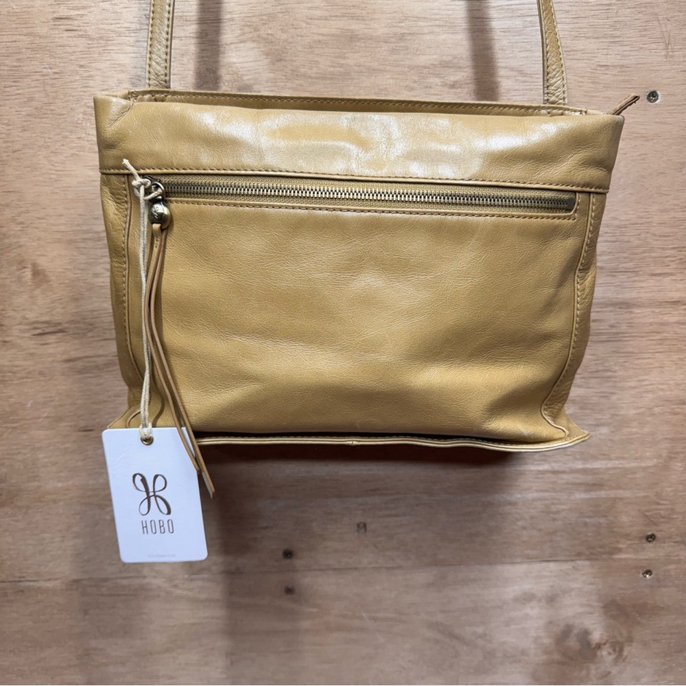 Hobo Lexi crossbody handbag in vintage hide leather.